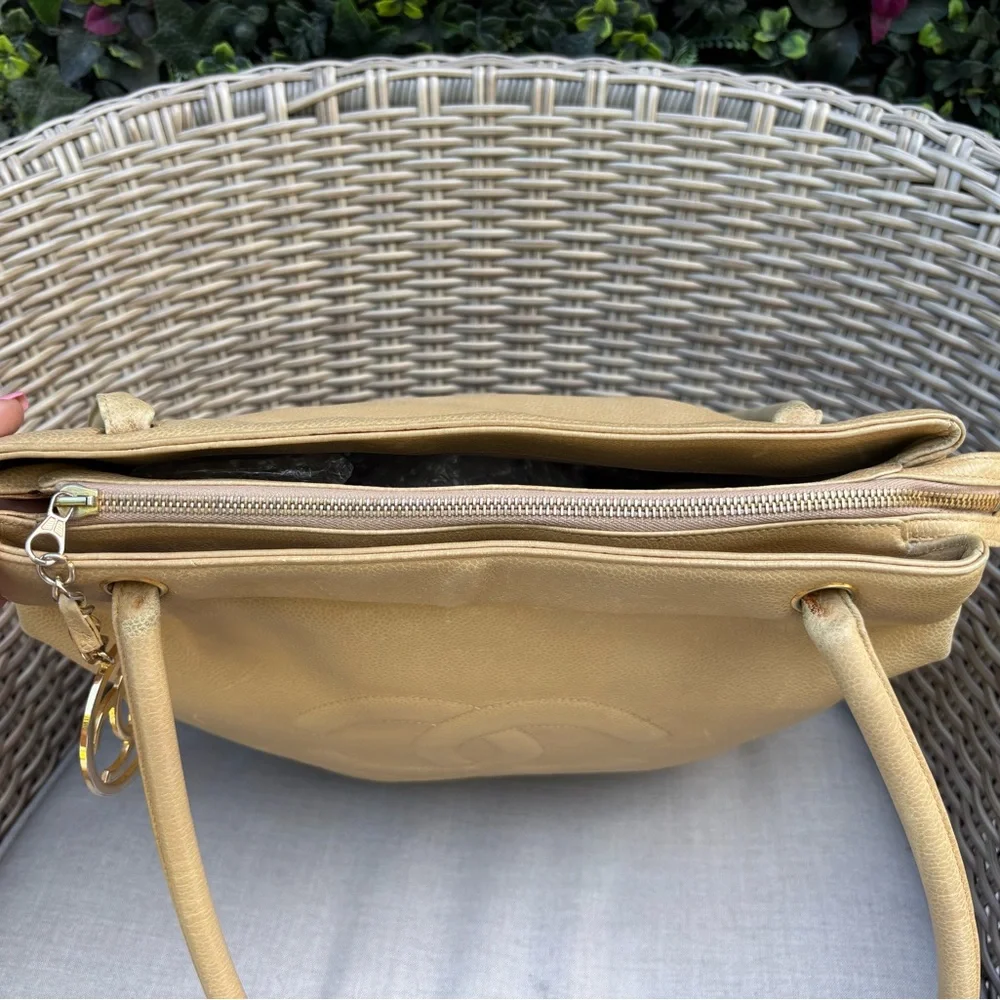 Authentic CHANEL beige Coco mark CC caviar leather tote CC charm
